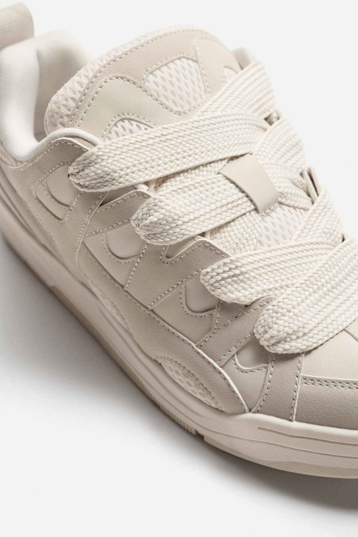 ZARA CHUNKY WITH BIG LACES SNEAKERS