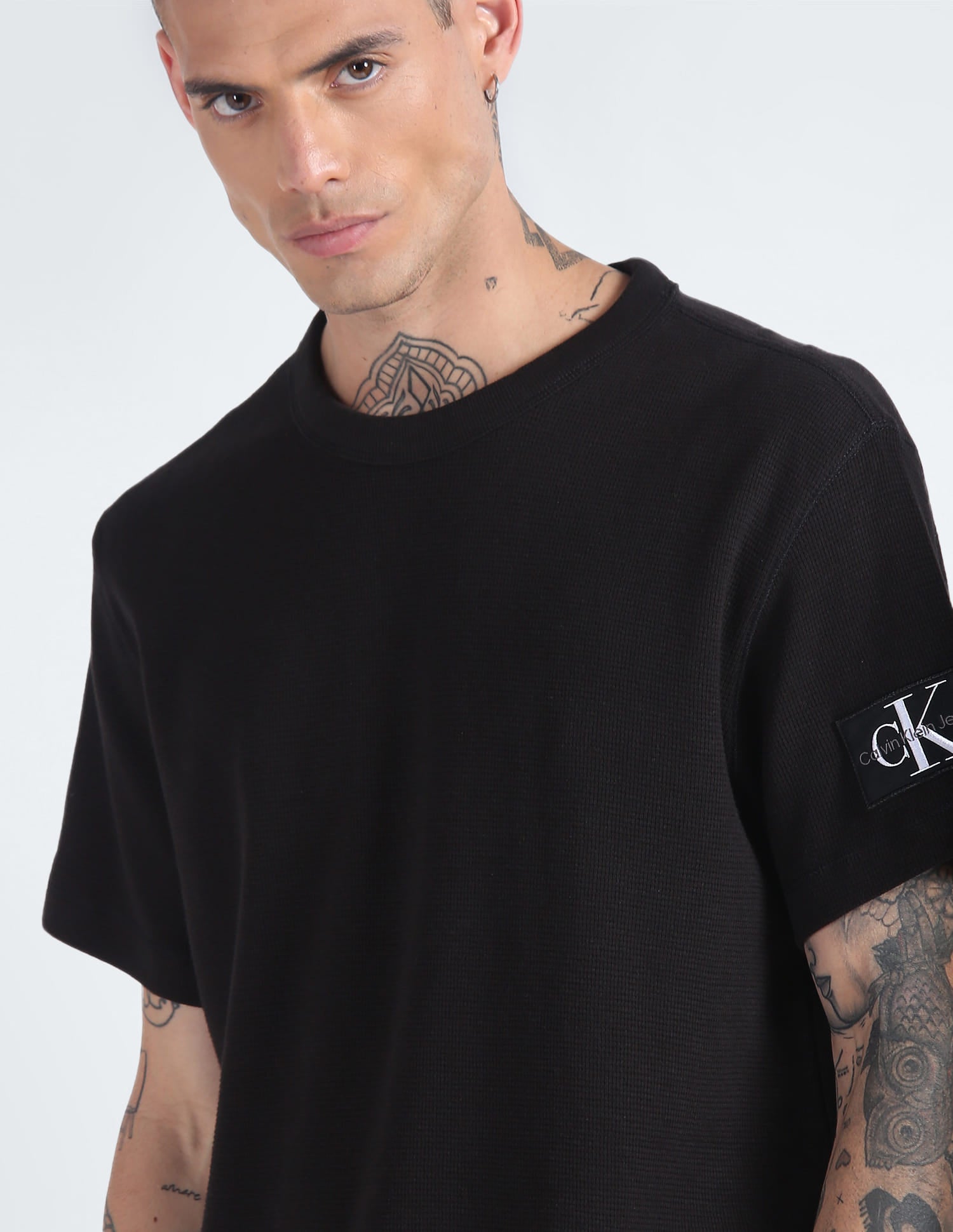 CALVIN KLEIN WITH LOGO BADGE T-SHIRT
